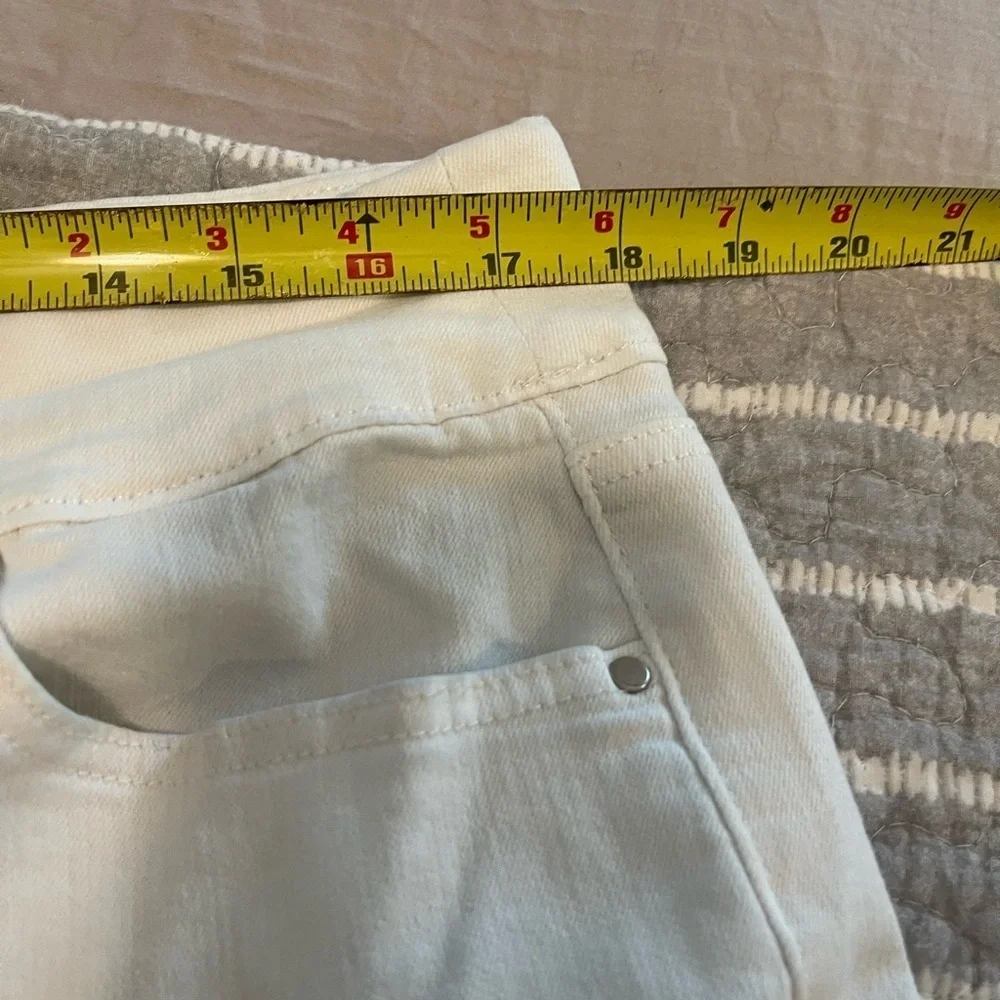Croft & Barrow white Jean Bermuda Shorts size 18A stretch pull on - Picture 5 of 6
